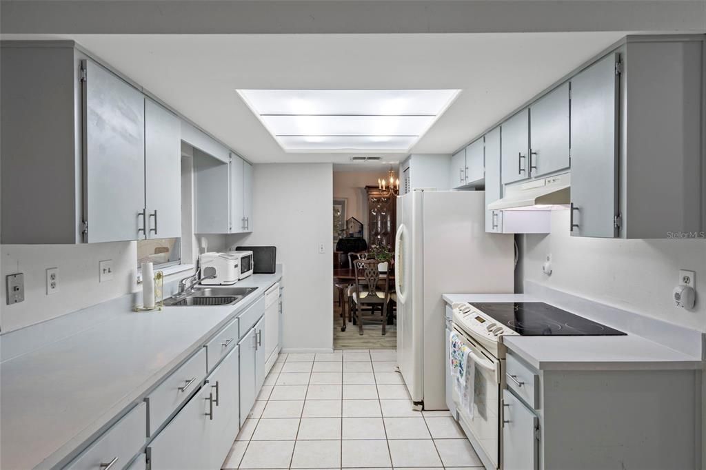 En Venta: $285,000 (3 camas, 2 baños, 1634 Pies cuadrados)