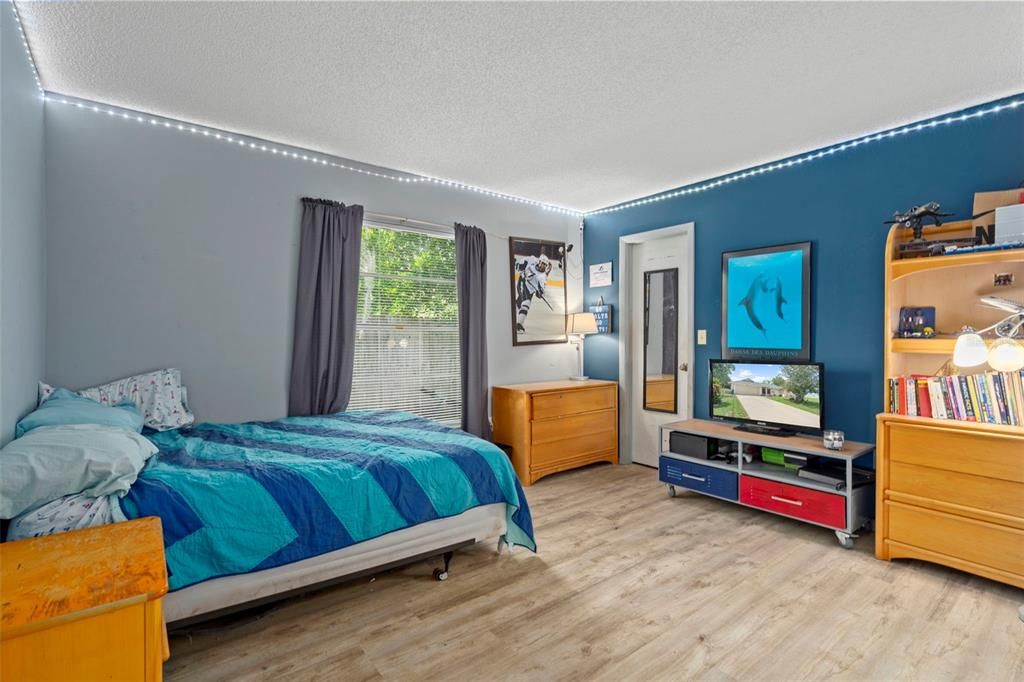 En Venta: $285,000 (3 camas, 2 baños, 1634 Pies cuadrados)