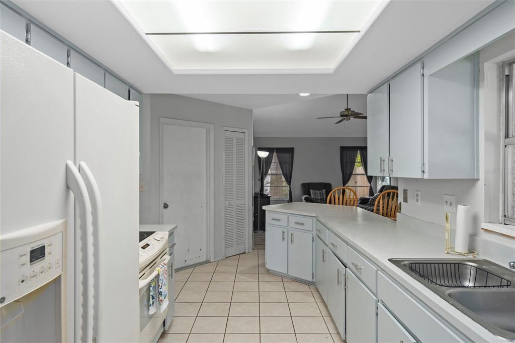 En Venta: $285,000 (3 camas, 2 baños, 1634 Pies cuadrados)