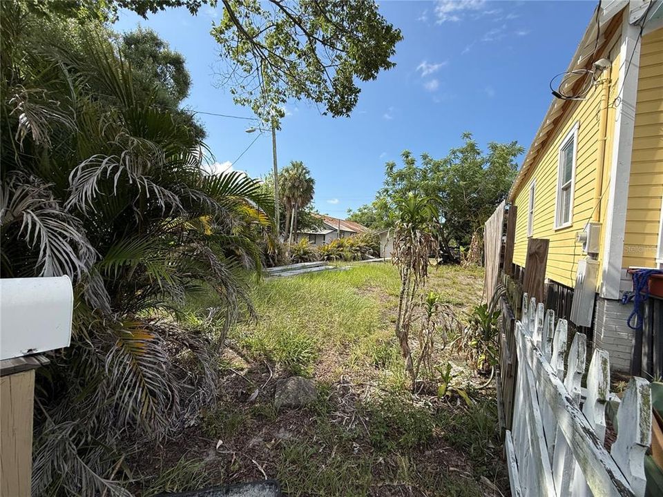 待售: $118,000 (0.05 acres)