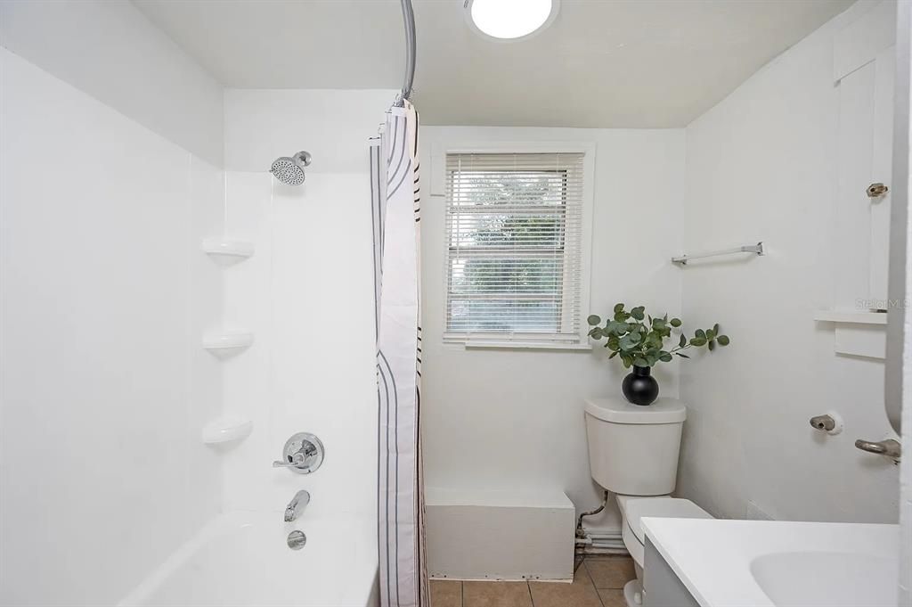 For Rent: $1,750 (3 beds, 1 baths, 2918 Square Feet)
