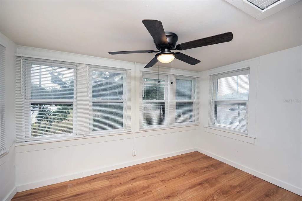 For Rent: $1,750 (3 beds, 1 baths, 2918 Square Feet)