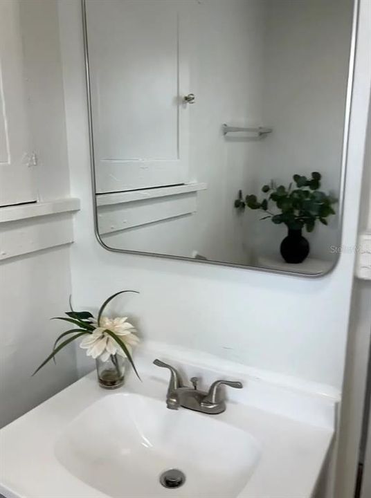 For Rent: $1,750 (3 beds, 1 baths, 2918 Square Feet)
