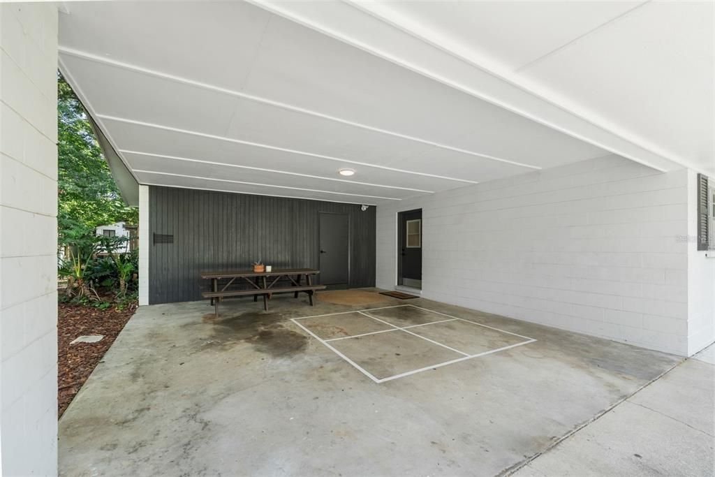 Activo con contrato: $350,000 (3 camas, 2 baños, 1652 Pies cuadrados)