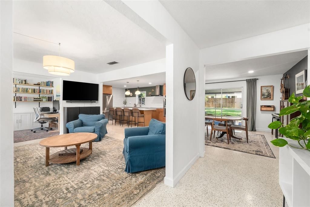 Activo con contrato: $350,000 (3 camas, 2 baños, 1652 Pies cuadrados)