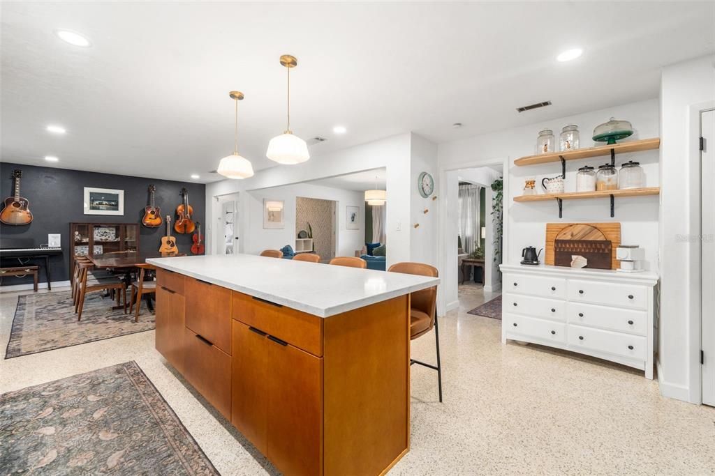 Activo con contrato: $350,000 (3 camas, 2 baños, 1652 Pies cuadrados)
