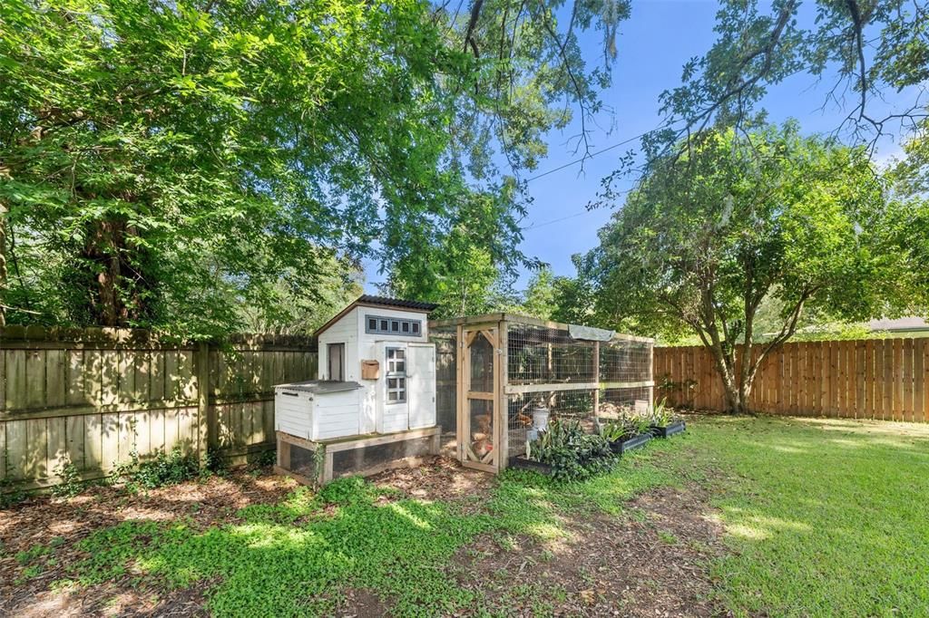 Activo con contrato: $350,000 (3 camas, 2 baños, 1652 Pies cuadrados)