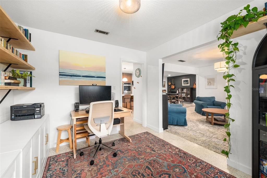 Activo con contrato: $350,000 (3 camas, 2 baños, 1652 Pies cuadrados)