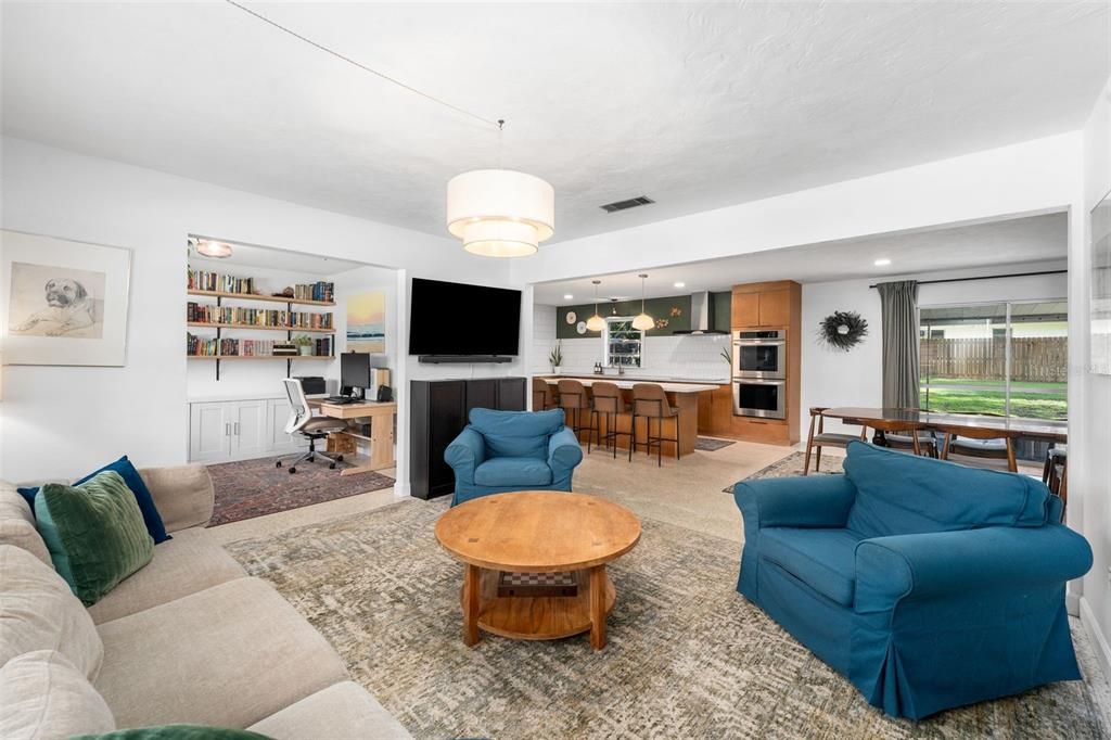 Activo con contrato: $350,000 (3 camas, 2 baños, 1652 Pies cuadrados)