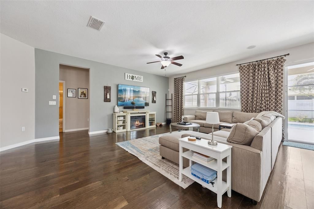 For Sale: $659,000 (5 beds, 3 baths, 3757 Square Feet)