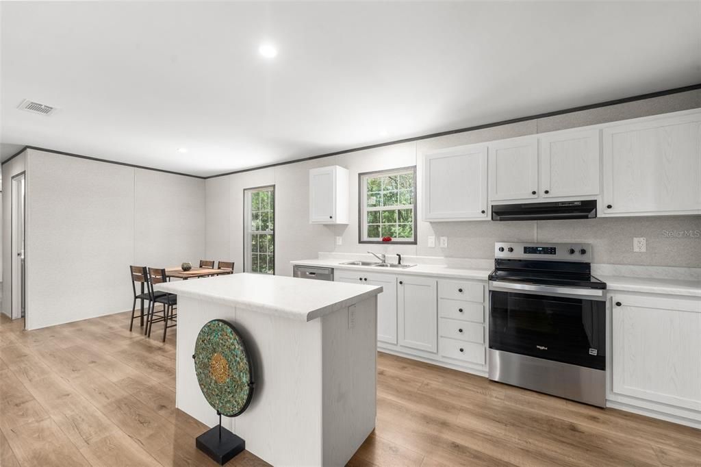 En Venta: $365,000 (3 camas, 2 baños, 1600 Pies cuadrados)