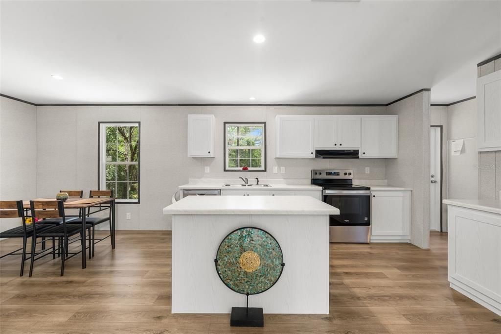 En Venta: $365,000 (3 camas, 2 baños, 1600 Pies cuadrados)