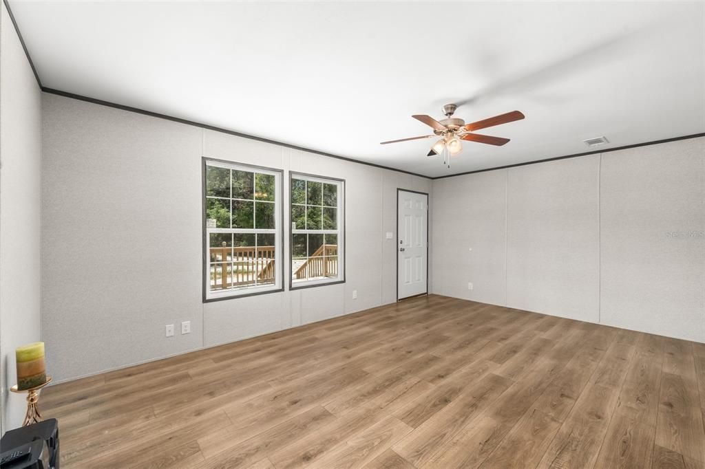 En Venta: $365,000 (3 camas, 2 baños, 1600 Pies cuadrados)