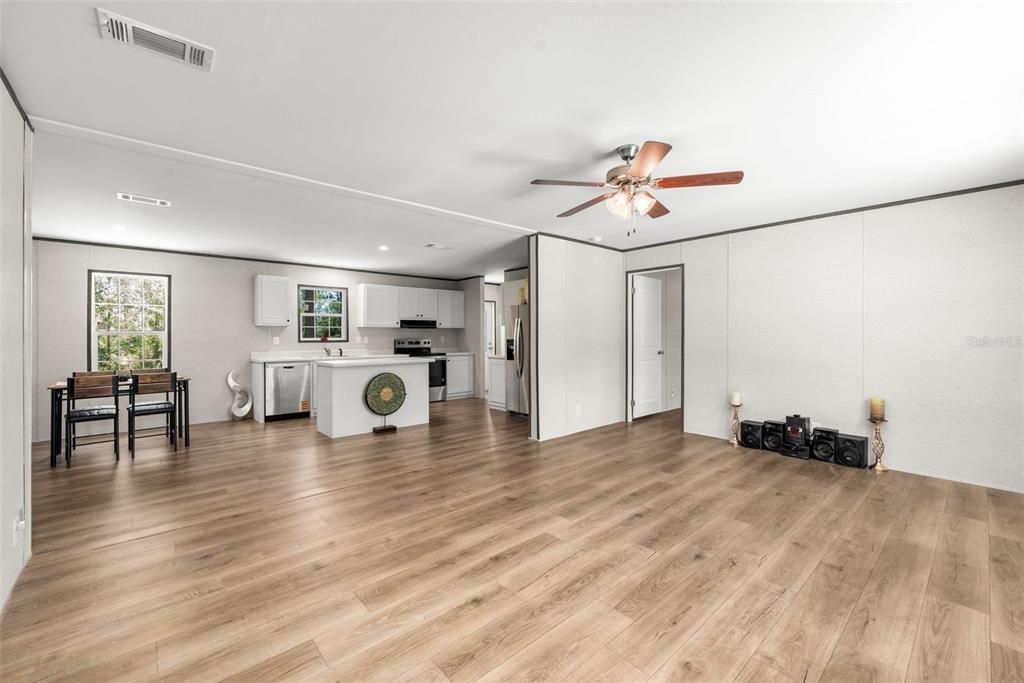 En Venta: $365,000 (3 camas, 2 baños, 1600 Pies cuadrados)