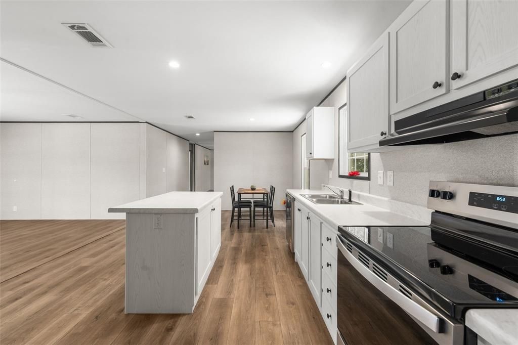 En Venta: $365,000 (3 camas, 2 baños, 1600 Pies cuadrados)