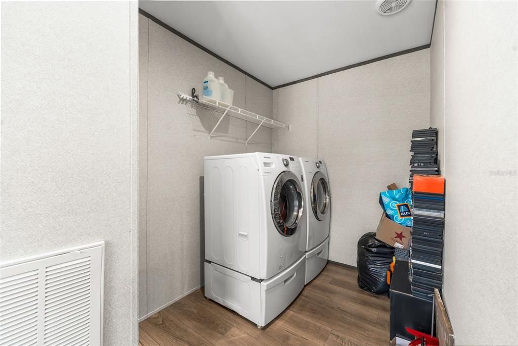 En Venta: $365,000 (3 camas, 2 baños, 1600 Pies cuadrados)