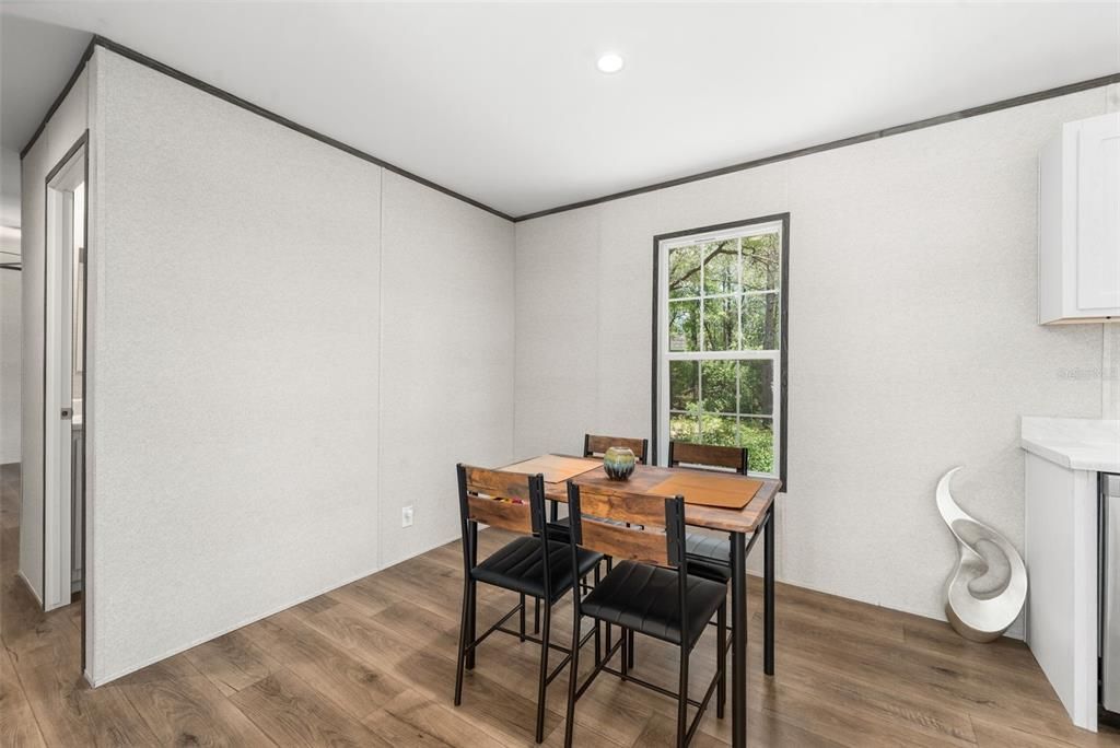En Venta: $365,000 (3 camas, 2 baños, 1600 Pies cuadrados)
