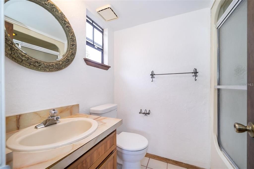 For Sale: $175,000 (2 beds, 2 baths, 1210 Square Feet)