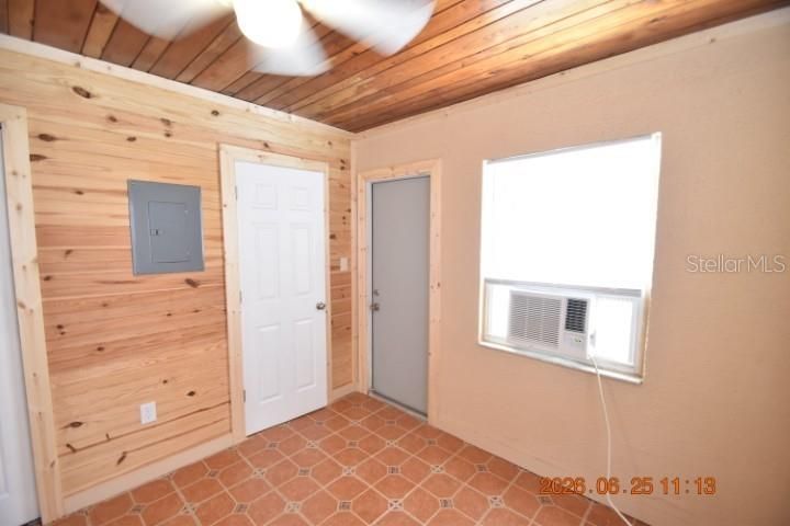 For Rent: $1,450 (1 beds, 1 baths, 500 Square Feet)