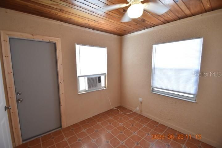 For Rent: $1,450 (1 beds, 1 baths, 500 Square Feet)