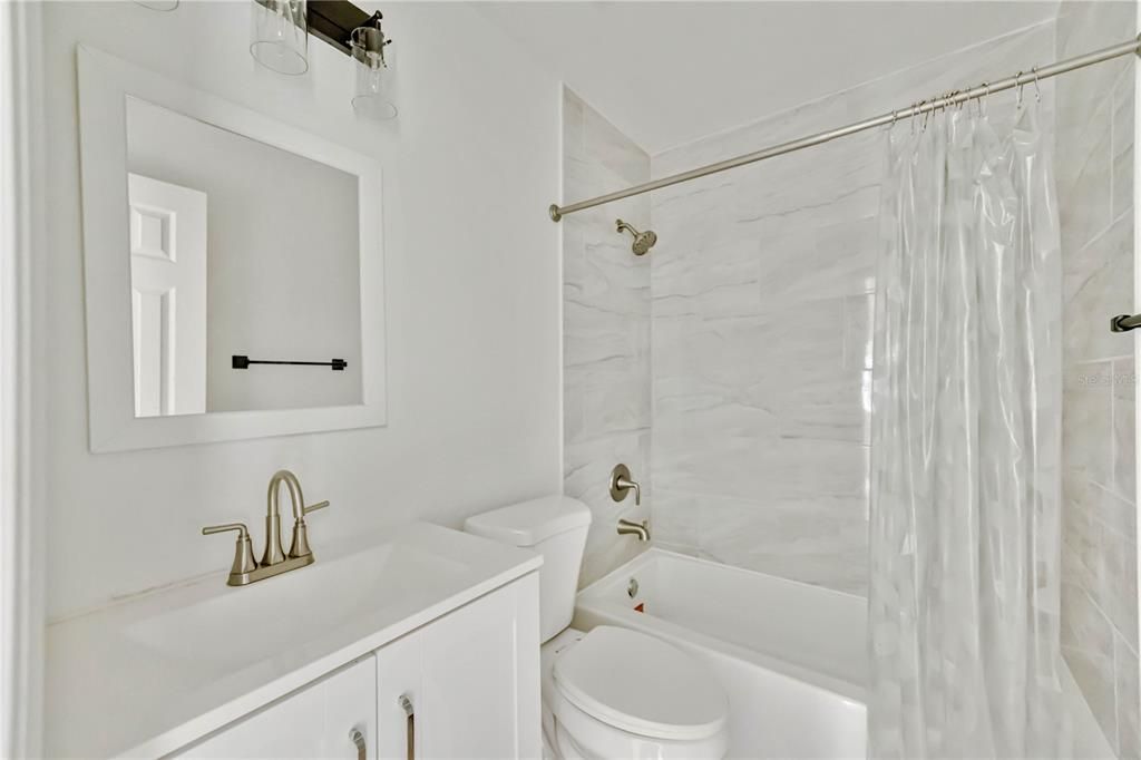 В аренду: $1,800 (2 спален, 1 ванн, 810 Квадратных фут)