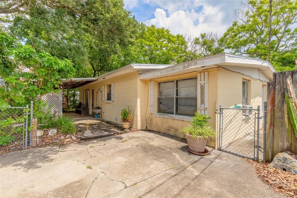 For Sale: $174,900 (2 beds, 1 baths, 1134 Square Feet)