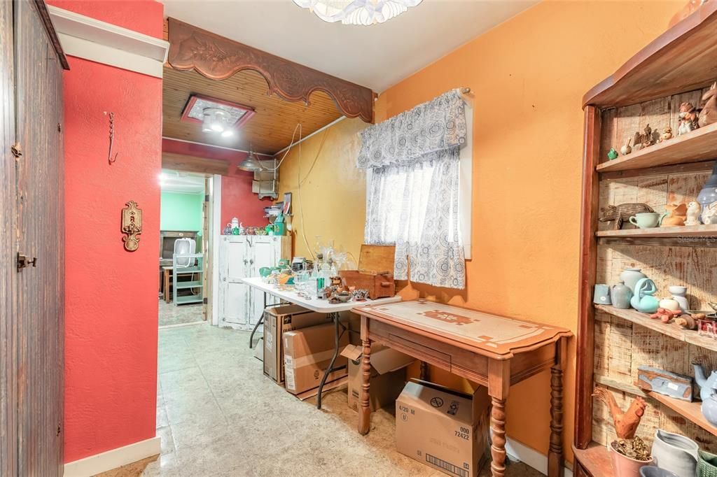 For Sale: $174,900 (2 beds, 1 baths, 1134 Square Feet)