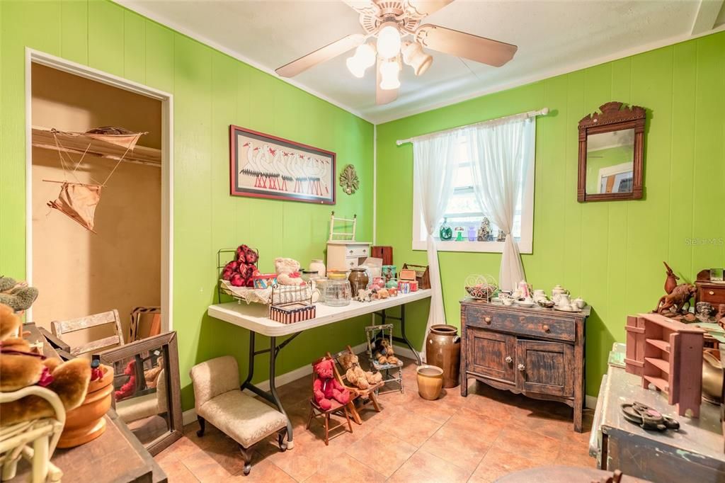 For Sale: $174,900 (2 beds, 1 baths, 1134 Square Feet)