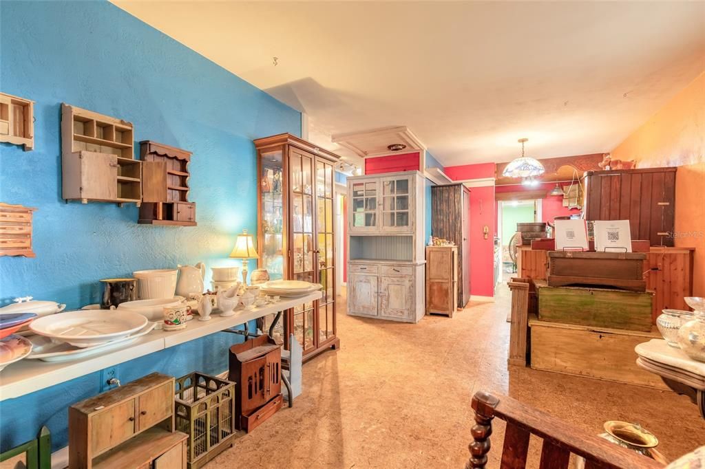 For Sale: $174,900 (2 beds, 1 baths, 1134 Square Feet)