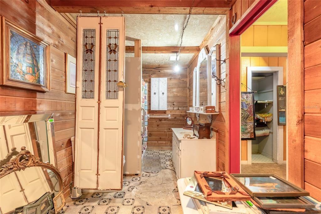 For Sale: $174,900 (2 beds, 1 baths, 1134 Square Feet)