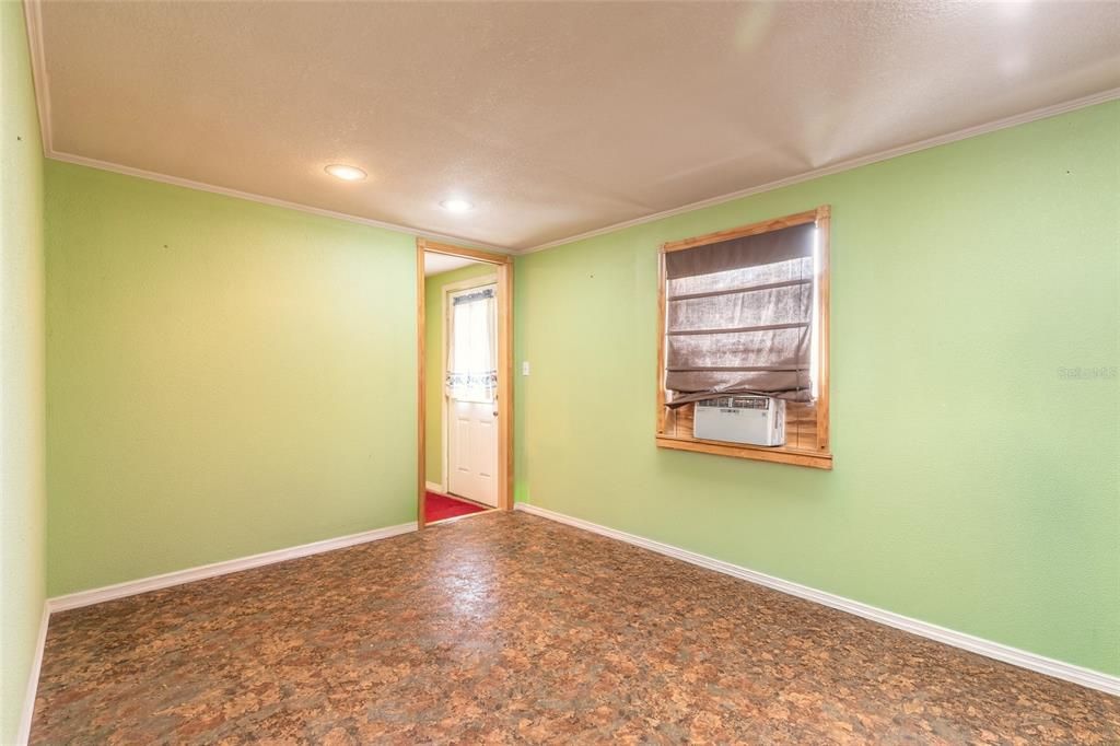 For Sale: $174,900 (2 beds, 1 baths, 1134 Square Feet)