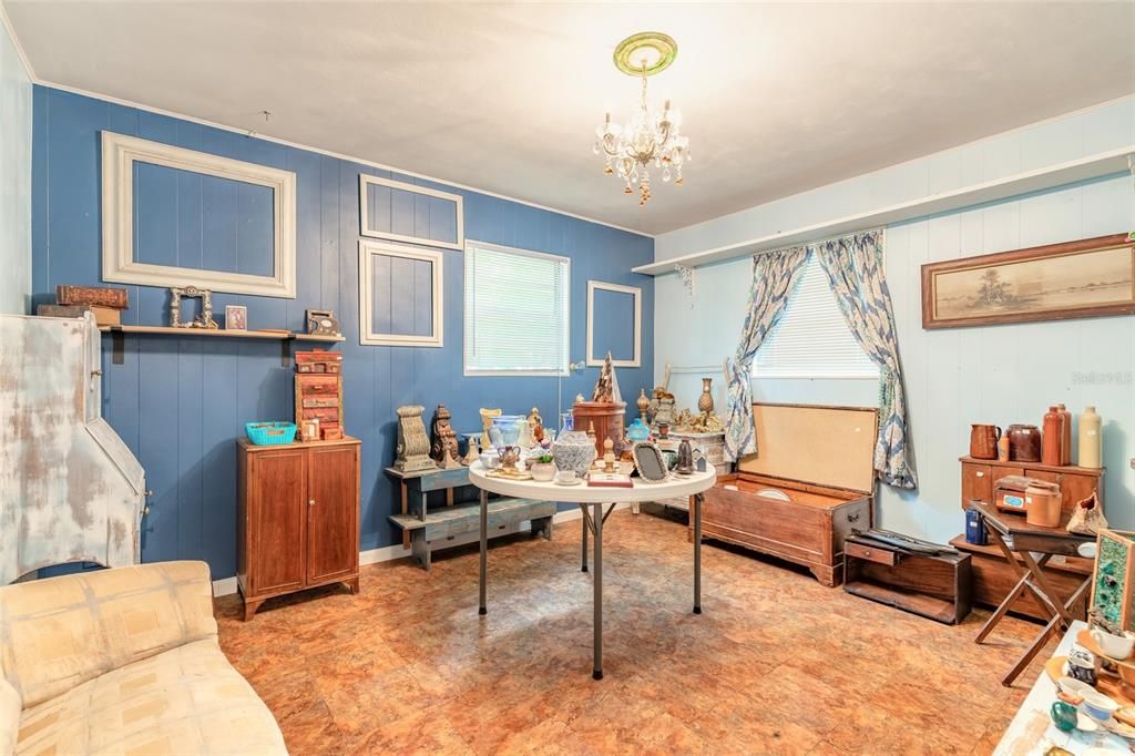 For Sale: $174,900 (2 beds, 1 baths, 1134 Square Feet)