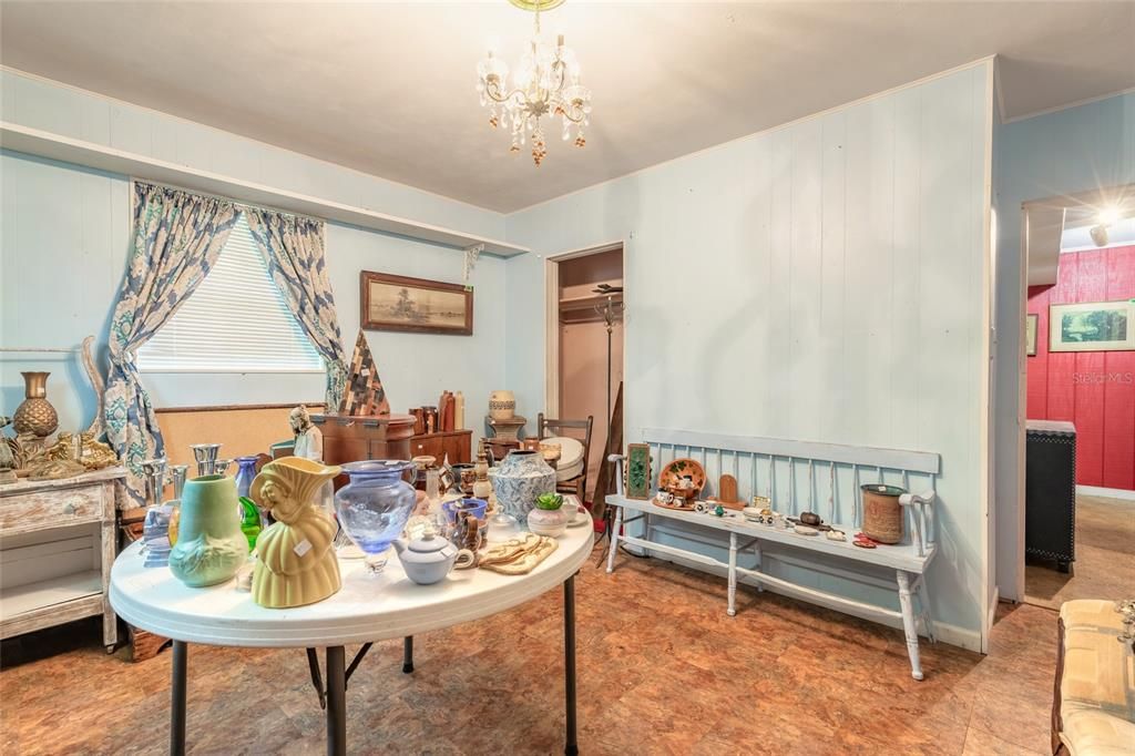 For Sale: $174,900 (2 beds, 1 baths, 1134 Square Feet)