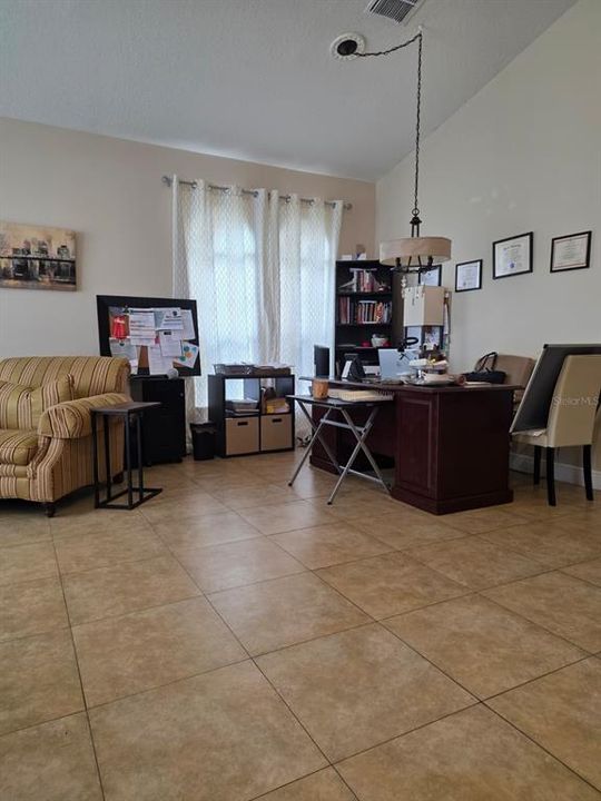 На продажу: $499,999 (4 спален, 2 ванн, 1979 Квадратных фут)