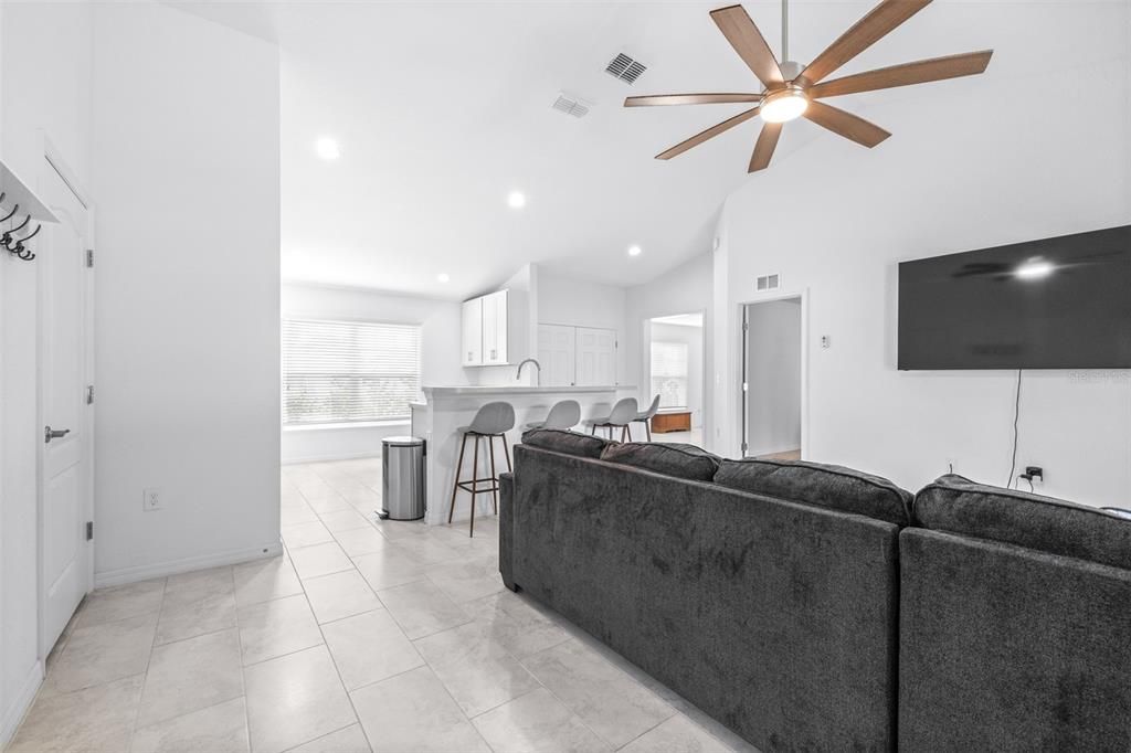For Sale: $319,900 (3 beds, 2 baths, 1600 Square Feet)