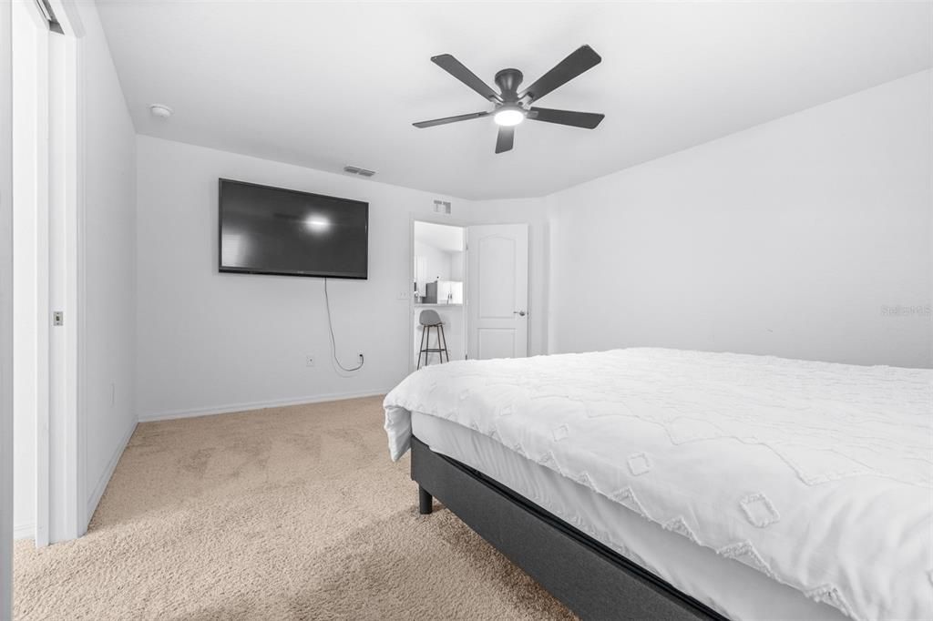 For Sale: $319,900 (3 beds, 2 baths, 1600 Square Feet)