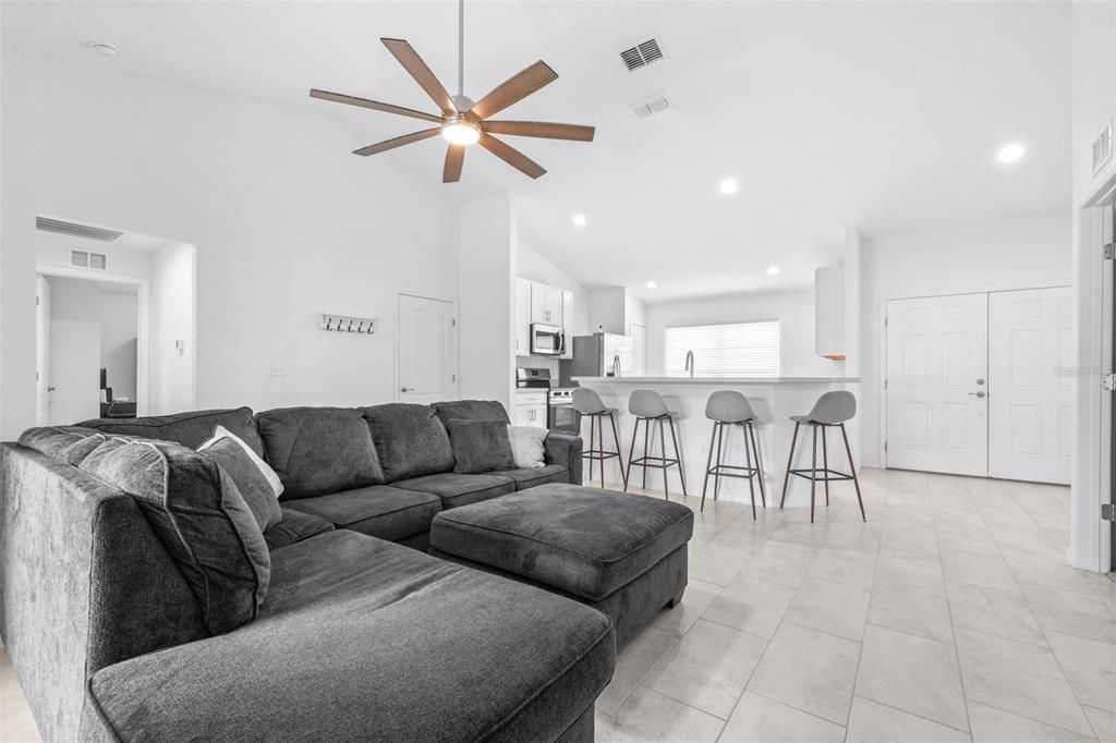 For Sale: $319,900 (3 beds, 2 baths, 1600 Square Feet)