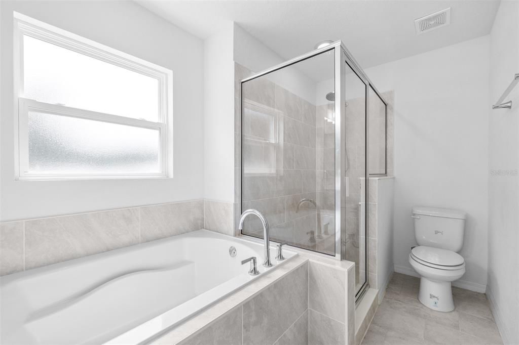 For Sale: $319,900 (3 beds, 2 baths, 1600 Square Feet)