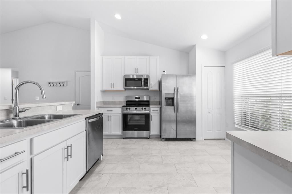 For Sale: $319,900 (3 beds, 2 baths, 1600 Square Feet)