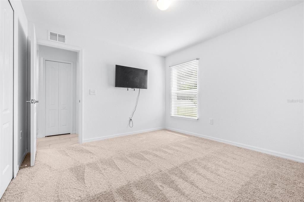For Sale: $319,900 (3 beds, 2 baths, 1600 Square Feet)