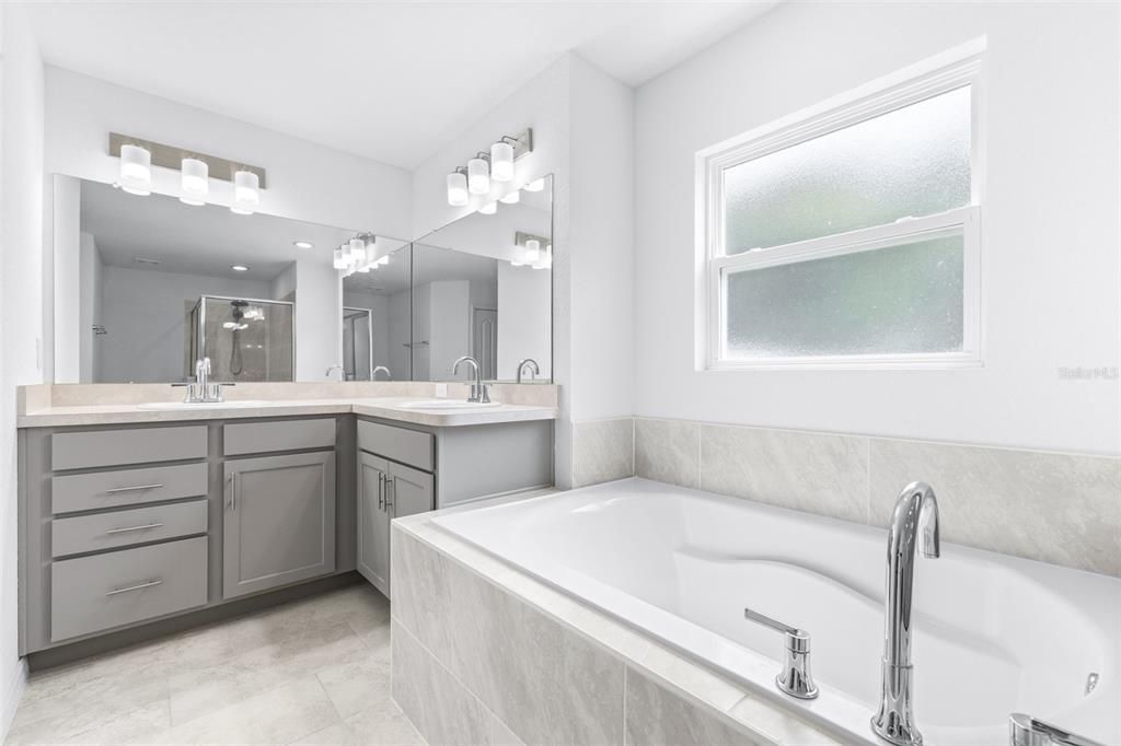 For Sale: $319,900 (3 beds, 2 baths, 1600 Square Feet)