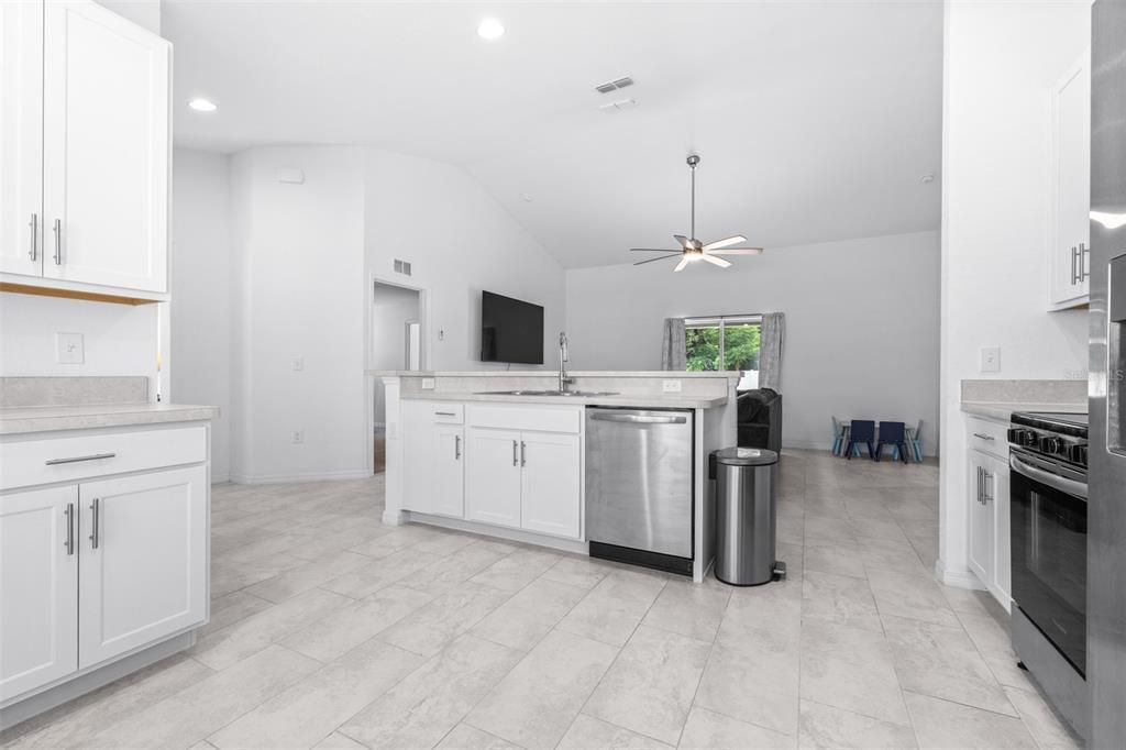 For Sale: $319,900 (3 beds, 2 baths, 1600 Square Feet)