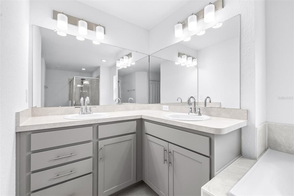 For Sale: $319,900 (3 beds, 2 baths, 1600 Square Feet)