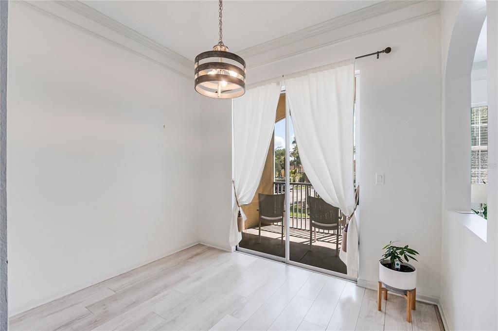 На продажу: $225,000 (2 спален, 2 ванн, 1143 Квадратных фут)