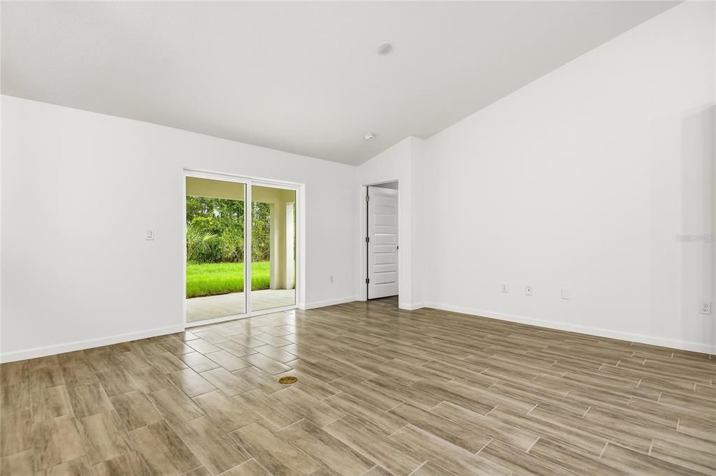 На продажу: $332,900 (4 спален, 2 ванн, 1747 Квадратных фут)