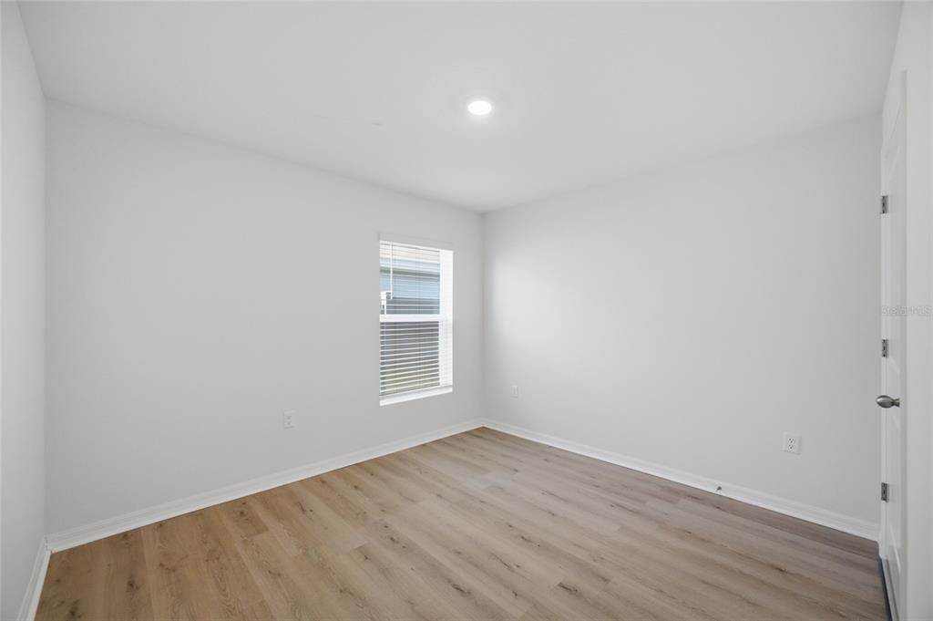 На продажу: $329,900 (4 спален, 2 ванн, 1846 Квадратных фут)