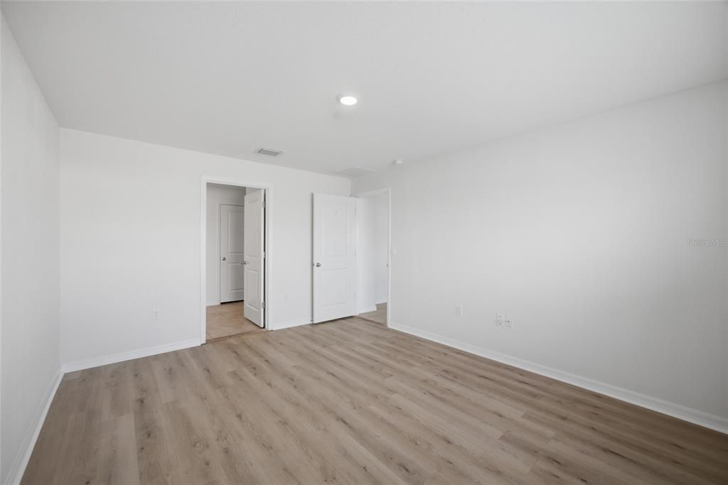 На продажу: $329,900 (4 спален, 2 ванн, 1846 Квадратных фут)