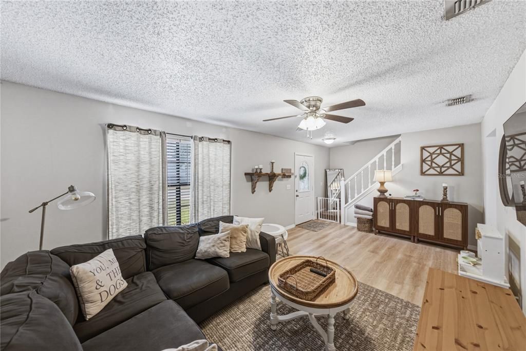 For Sale: $315,000 (3 beds, 2 baths, 1410 Square Feet)