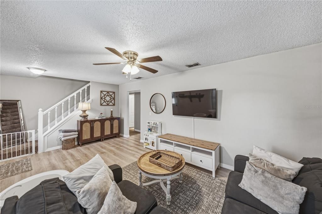 For Sale: $315,000 (3 beds, 2 baths, 1410 Square Feet)