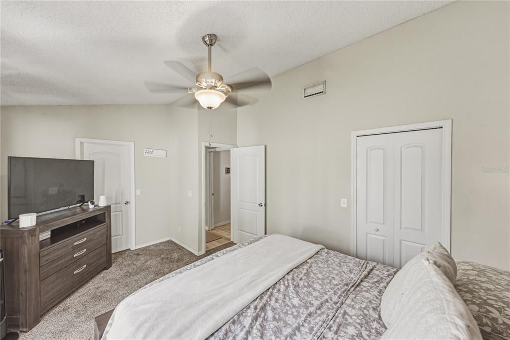 For Sale: $315,000 (3 beds, 2 baths, 1410 Square Feet)